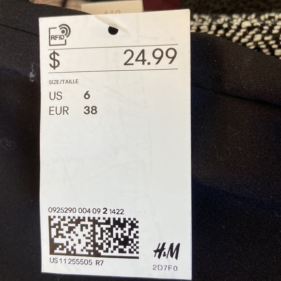 Black & White H&M Pencil Skirt (size 6) - Picture 3 of 3